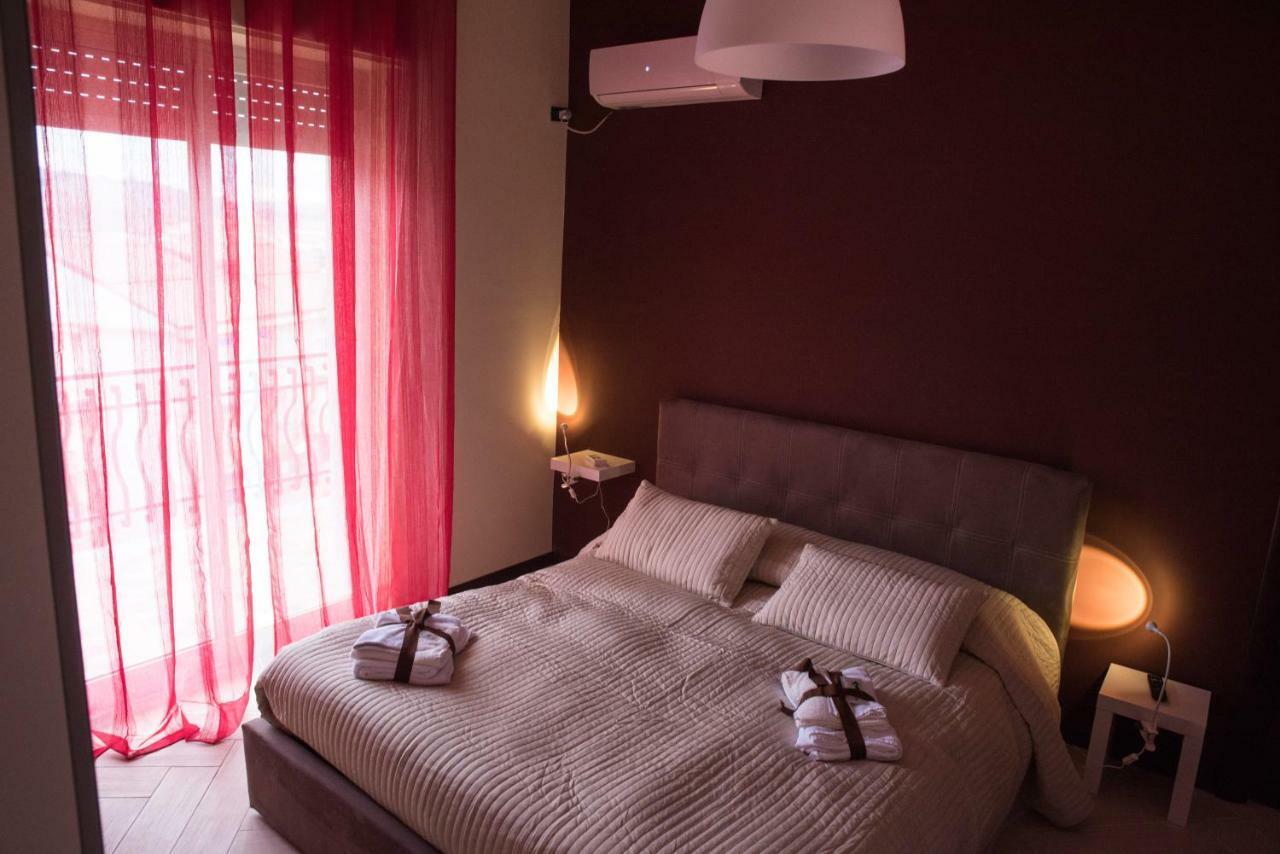 Il Centro Short Lets Hotel Valguarnera Caropepe Екстериор снимка